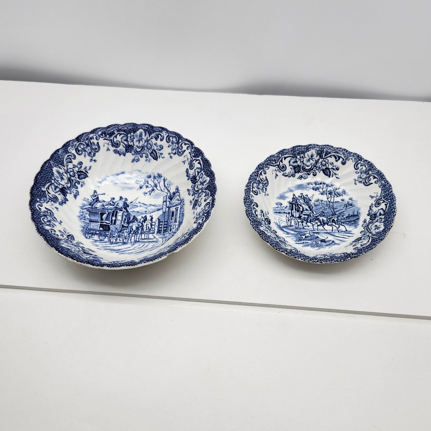 Johnson Brothers Coaching Scenes 5" & 6" Bowls Blue England Hunting - Lot Of 2
